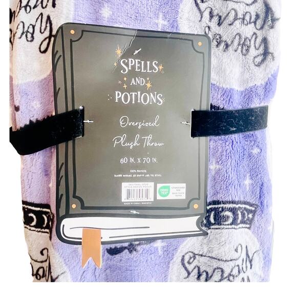 NEW Hocus Pocus THROW BLANKET LG 60x70 Purple Crystal Ball Spells & Potions - Picture 4 of 6
